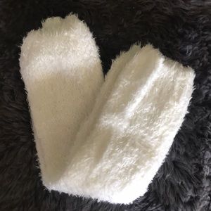 white fuzzy plushy boot warmer socks🌲